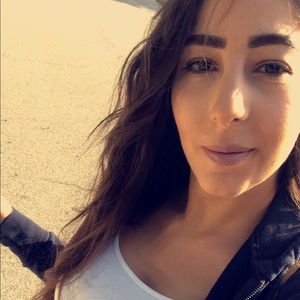 Meet your Posher, Manal